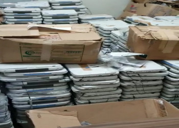 Três mil tablets da rede municipal são encontrados abandonados desde 2014